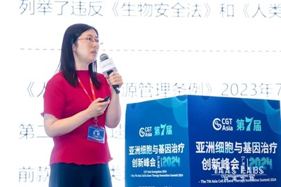 王颖参加峰会.jpg